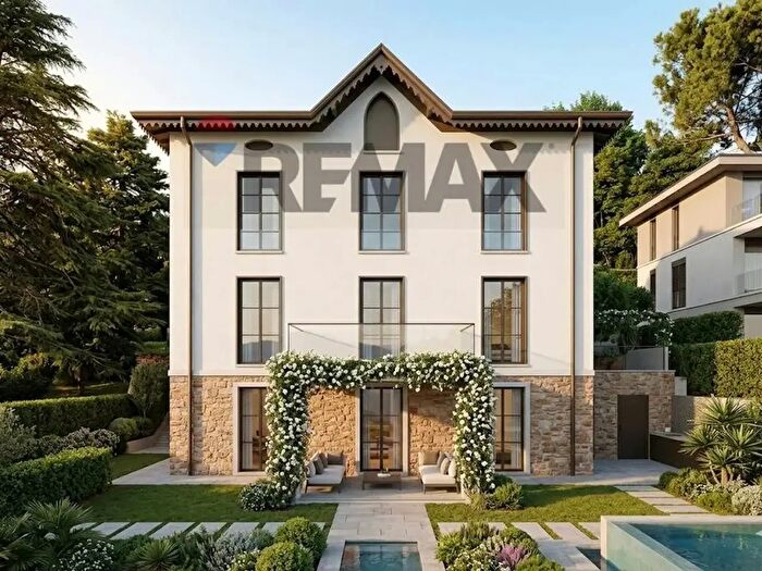 Casa con 11 locali in vendita in Via Farioli, Porto Ceresio