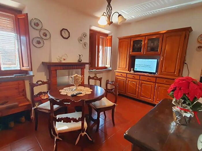 Casa con 7 locali in vendita in Via Corte Mei, Capannori