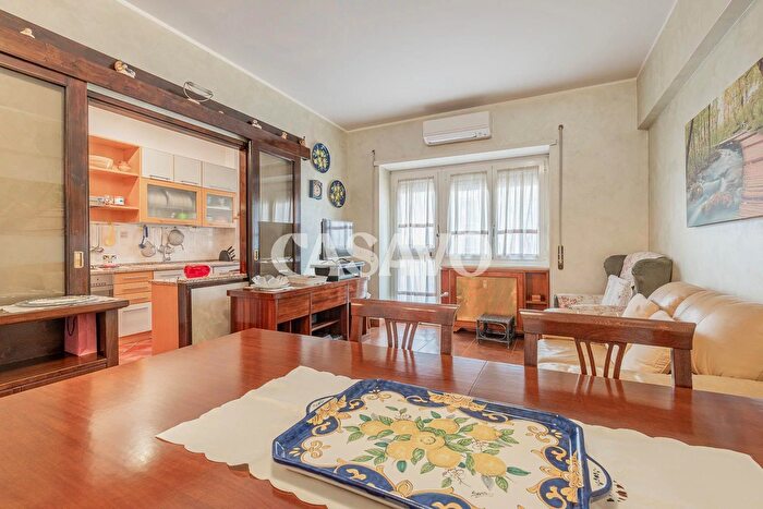 Appartamento quadrilocale in vendita in Roma