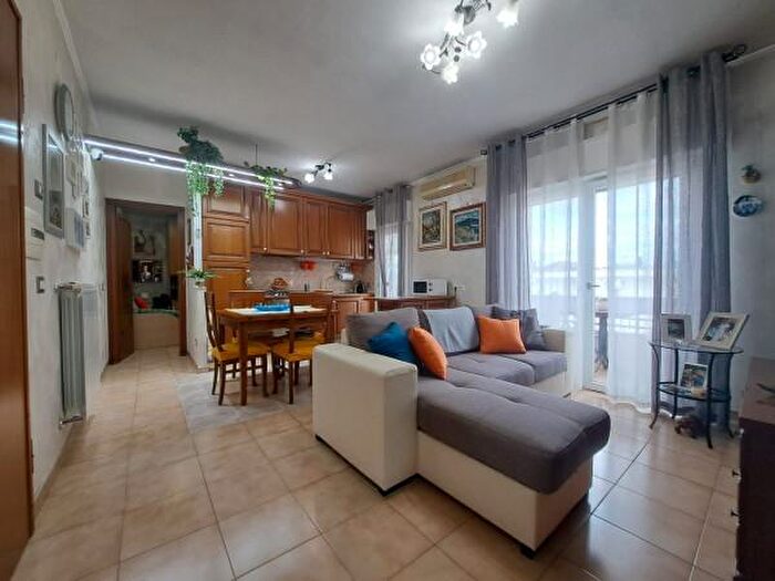 Appartamento trilocale in vendita in Via Fabrizio Chiari, Roma