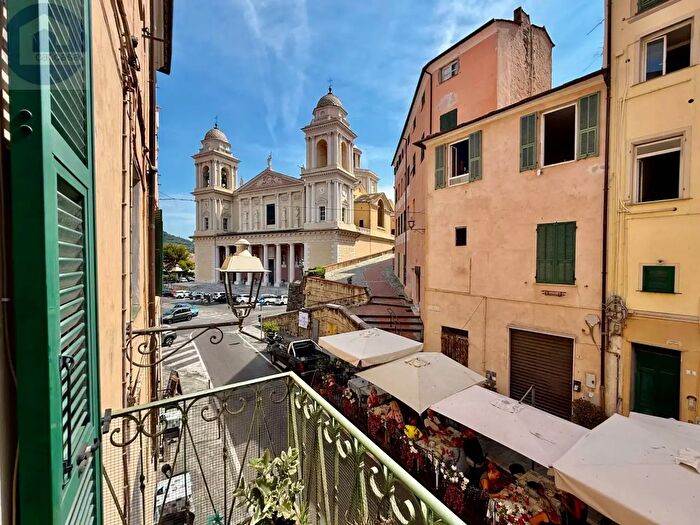 Appartamento quadrilocale in vendita in Via Gustano Strafforello, Imperia