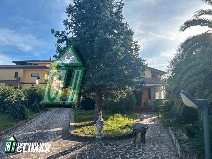 Appartamento trilocale in affitto in Via Scese Lunghe, Castel Morrone