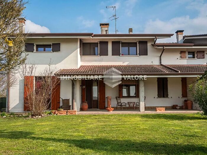 Appartamento trilocale in vendita in Via Priore, Bagnolo San Vito