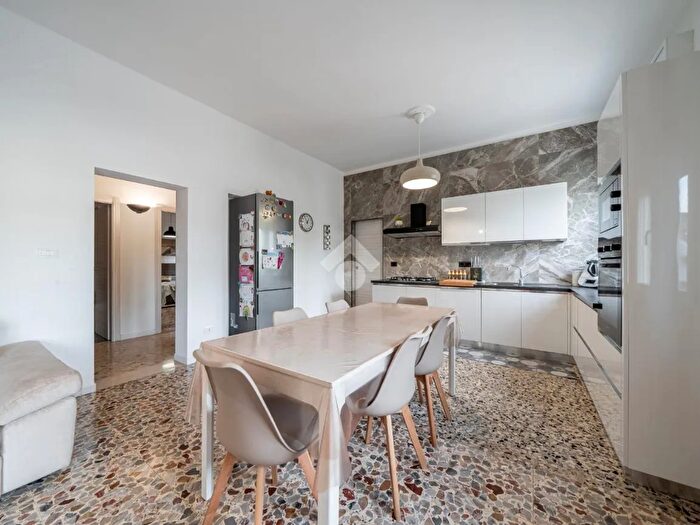 Appartamento trilocale in vendita in Via Gorizia, Reggio Emilia