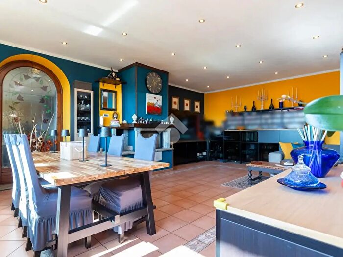 Casa con 6 locali in vendita in Via Pian Prà, Rora