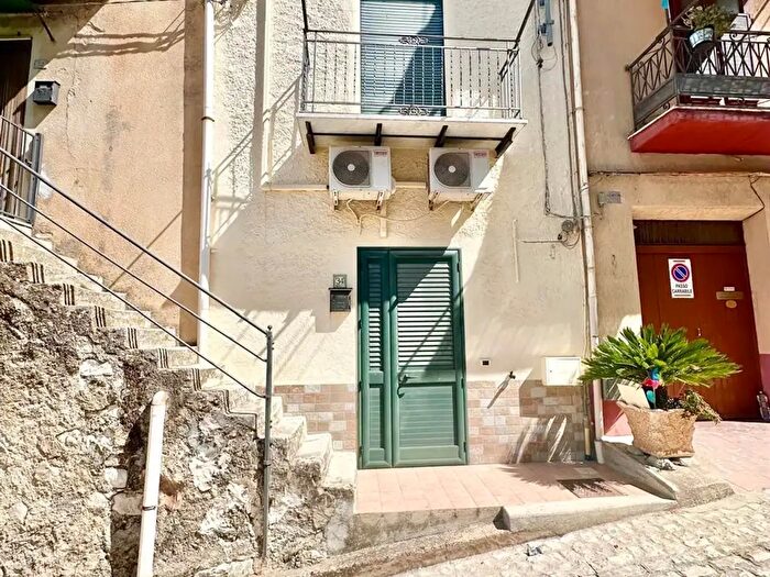 Casa trilocale in vendita in Chiusa Sclafani