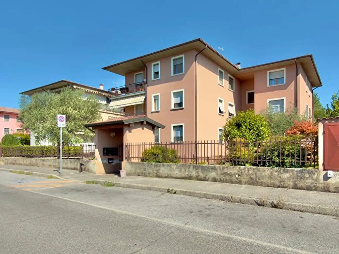 Appartamento trilocale in vendita in Via Aldo Moro, Castel Mella