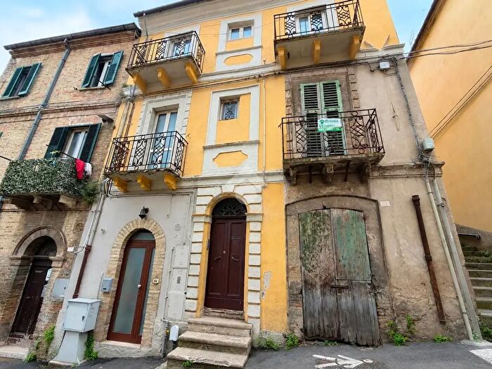 Casa con 7 locali in vendita in Via Asilo, Lanciano