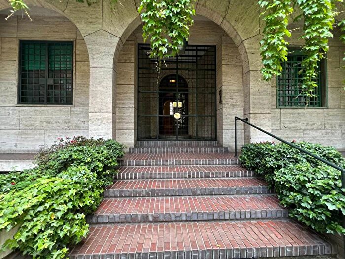 Appartamento quadrilocale in affitto in Via della Guastalla, Guastalla, Milano