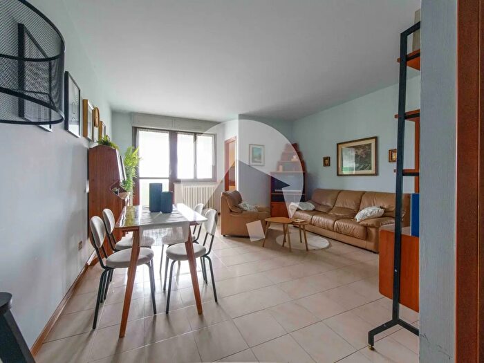 Appartamento quadrilocale in vendita in Via Enrico Zambonini, Reggio Emilia