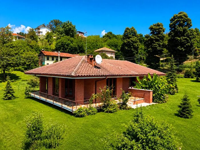 Casa con 6 locali in vendita in Via Fonte Solforosa, Montafia