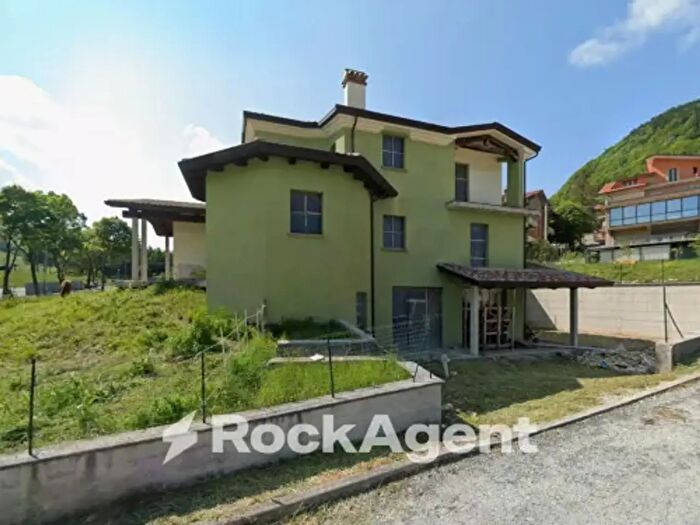 Casa con 6 locali in vendita in Montecopiolo