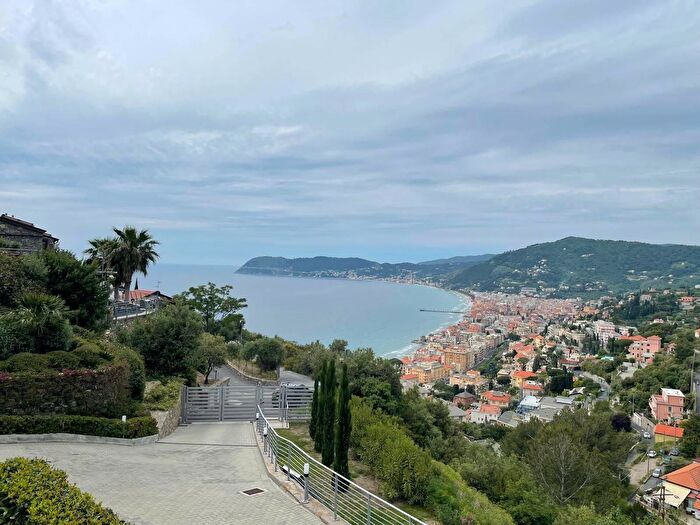 Casa trilocale in vendita in Alassio