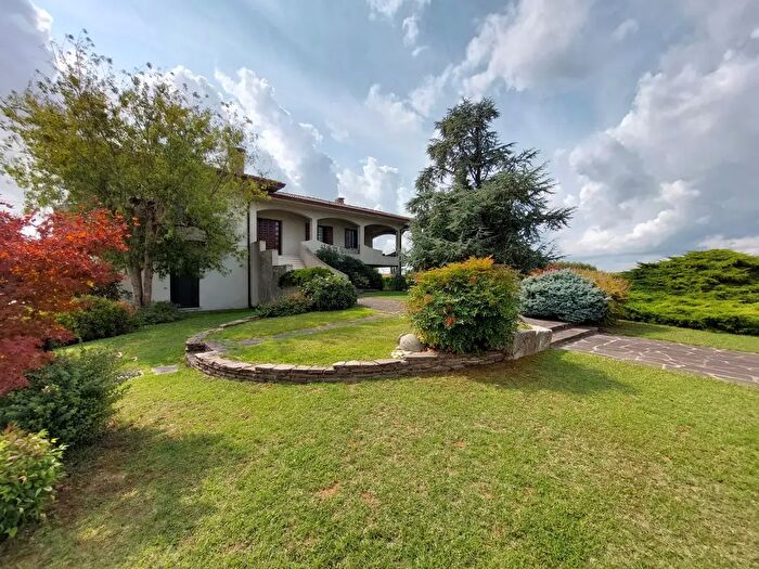 Casa con 5 locali in vendita in Lendinara