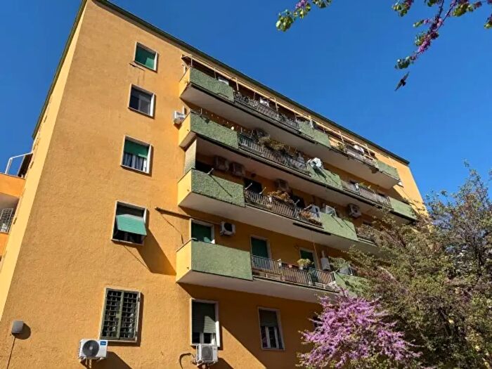 Appartamento trilocale in affitto in Via Sampiero di Bastelica, Roma