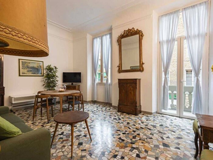 Appartamento quadrilocale in affitto in Signoria Uffizi, Firenze