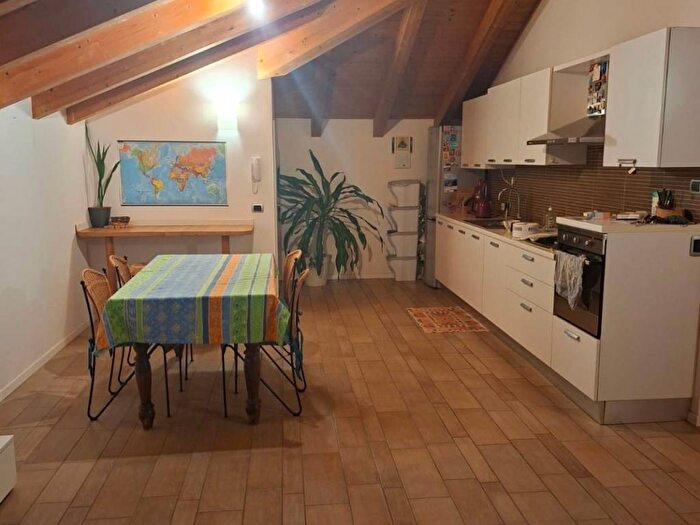 Appartamento trilocale in affitto in Via del Garda, Centro, Mori