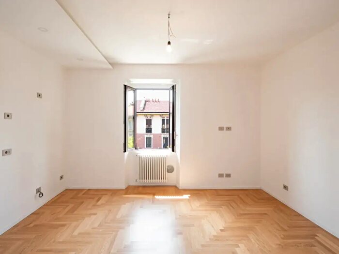 Appartamento trilocale in vendita in Via Castel Morrone, Milano