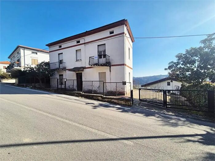 Casa con 8 locali in vendita in Viale Kennedy, Vacri