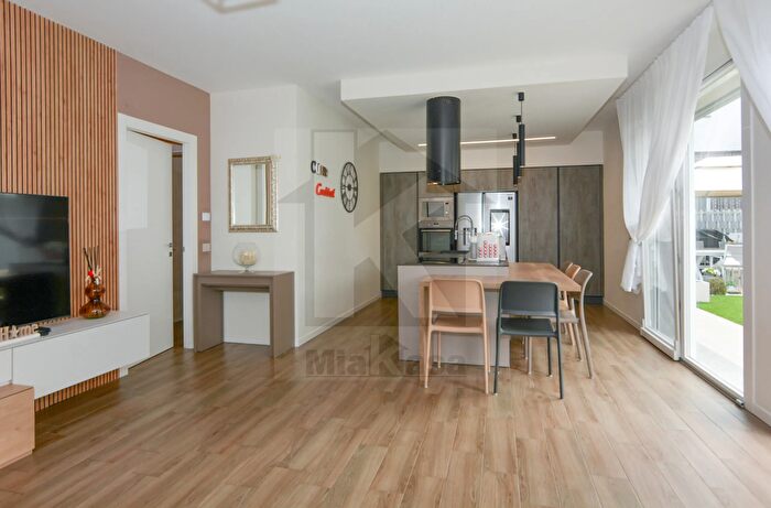 Casa quadrilocale in vendita in Via Caduti della Liberazione C, Uboldo