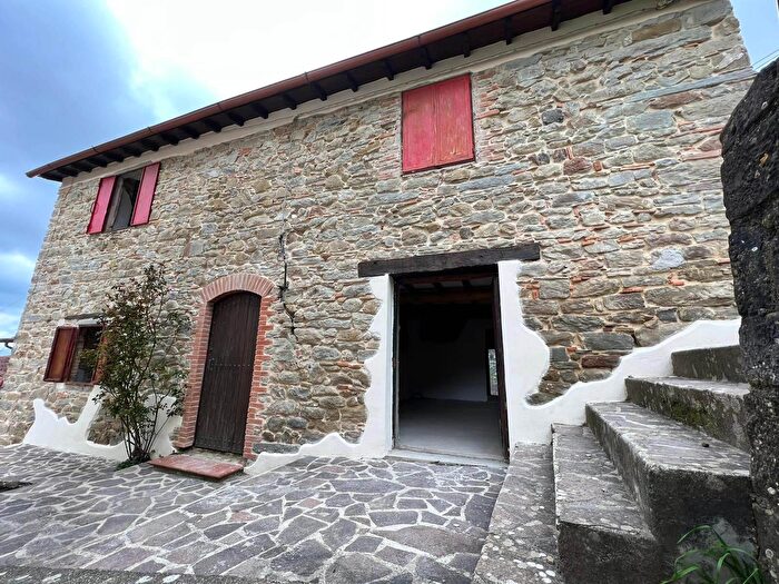 Casa con 5 locali in vendita in Vicchio