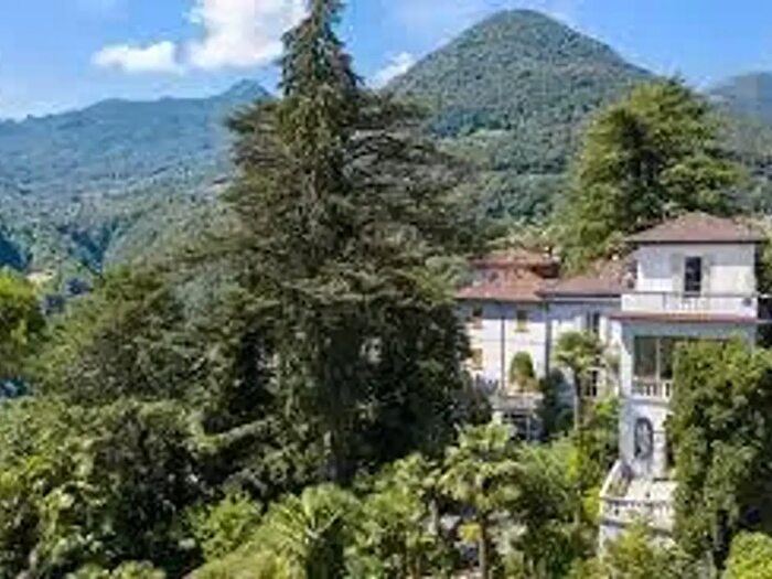 Casa con 18 locali in vendita in Via Milano, Dizzasco