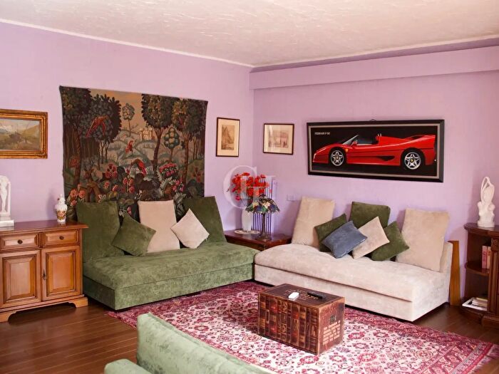 Casa quadrilocale in vendita in Porlezza