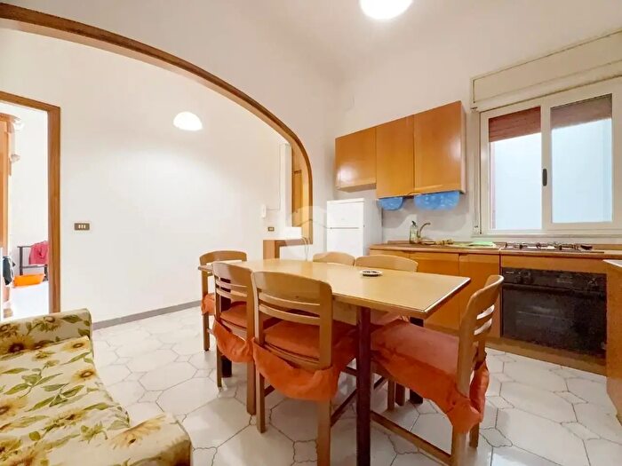 Appartamento trilocale in vendita in Via Elia Augusto, Palermo