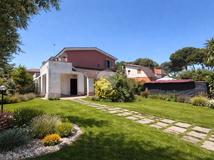 Casa quadrilocale in vendita in Via Raffaello Sanzio, Anzio