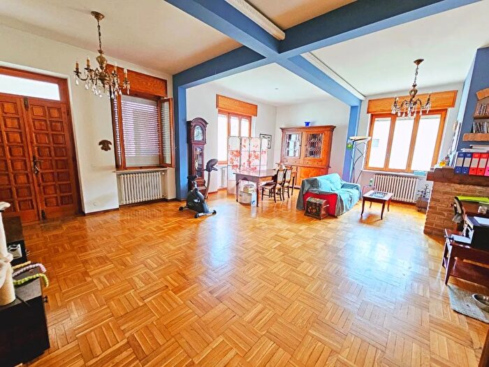 Casa con 6 locali in vendita in Via Genova di Spinetta Marengo, Alessandria