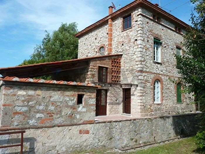 Appartamento con 8 locali in vendita in Lucca