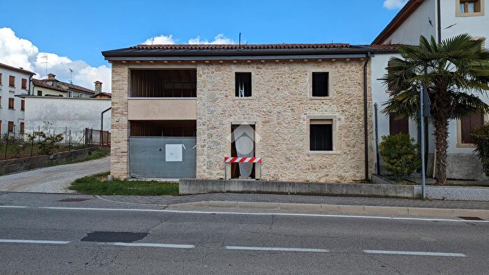 Appartamento trilocale in vendita in Via Colle, San Pietro Di Feletto