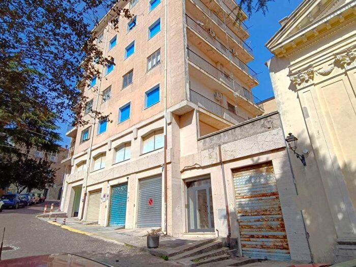 Appartamento quadrilocale in affitto in Largo Raffaele Marincola Cattaneo, Centro Storico, Catanzaro