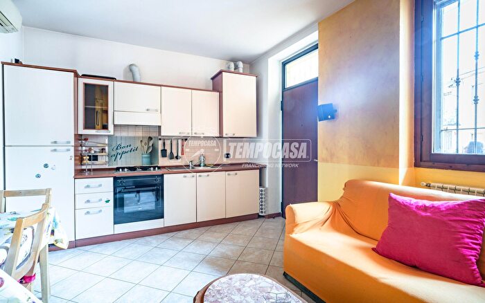 Appartamento bilocale in vendita in Via Santa Margherita, Caronno Pertusella