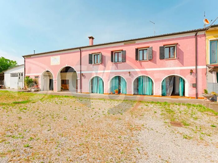 Casa con 7 locali in vendita in Campodarsego