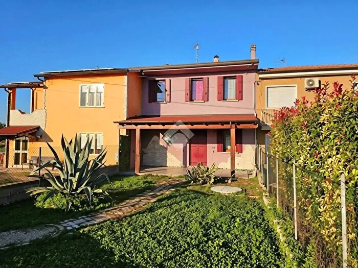 Casa quadrilocale in vendita in Via a Vivaldi, Sant'Urbano