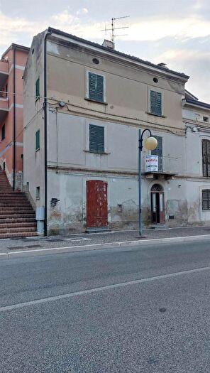 Casa con 8 locali in vendita in Castel Frentano