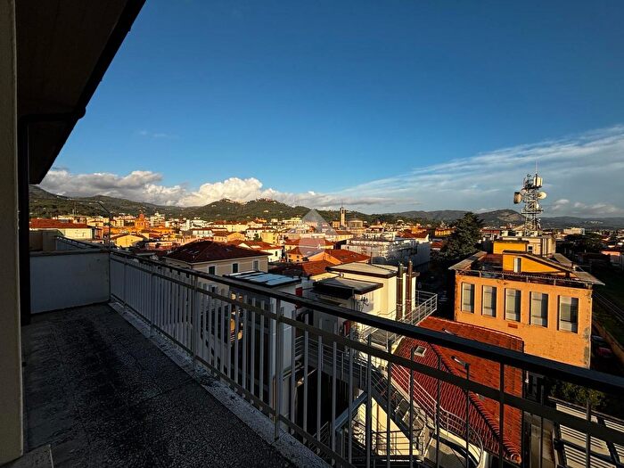 Appartamento trilocale in vendita in Piazza C Battisti, Montecatini Terme