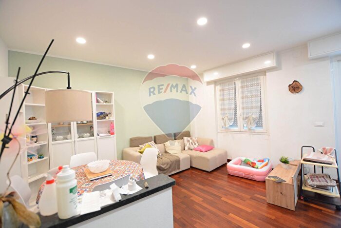 Appartamento con 5 locali in vendita in Via Bellini, Savona