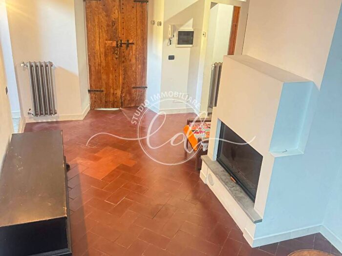 Appartamento con 5 locali in affitto in Pietrasanta