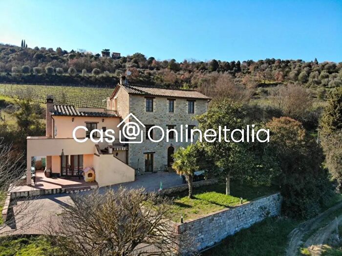 Casa con 10 locali in vendita in Via dell'Anguillara, Magione
