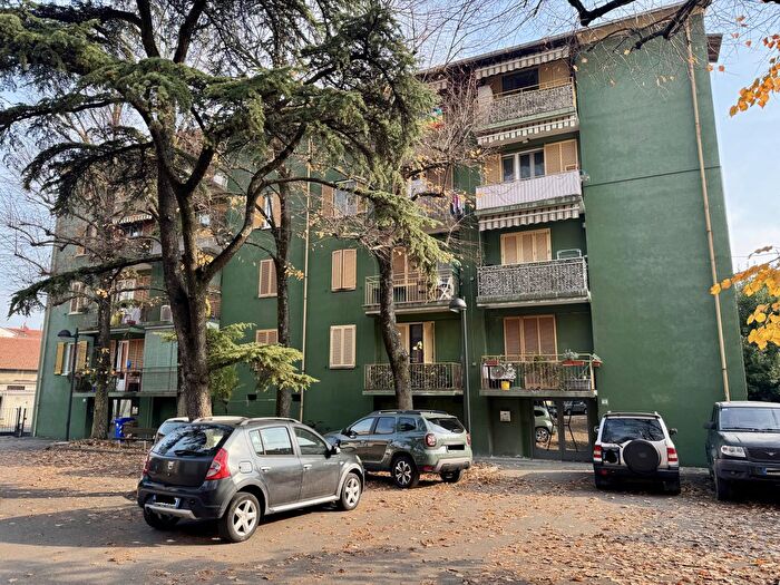 Appartamento trilocale in vendita in Via Bassano del Grappa, Parma