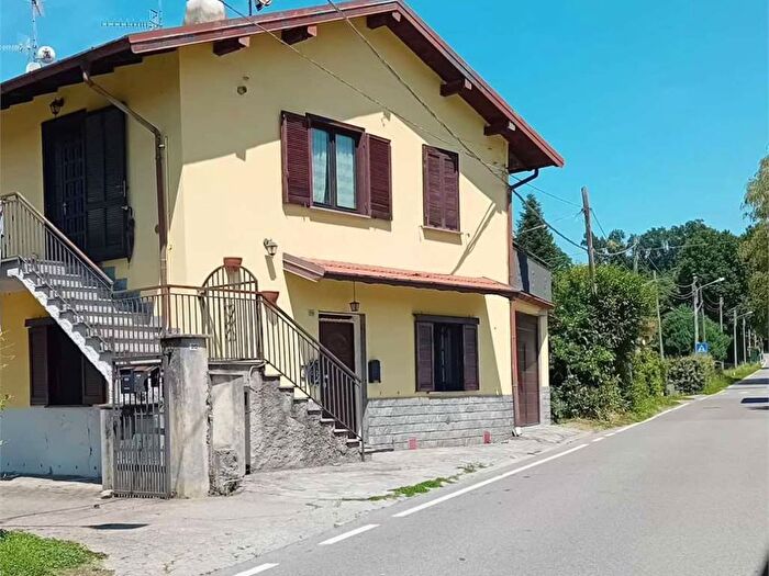 Appartamento trilocale in affitto in via sist, Centro, Taino