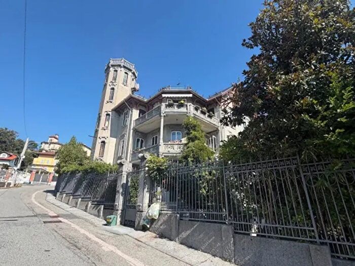 Appartamento con 5 locali in affitto in Via Ottavio Rivetti, Biella