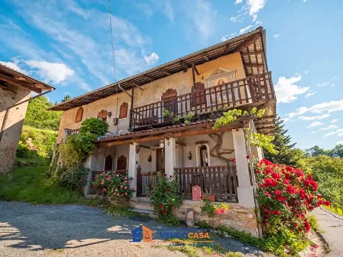 Casa con 6 locali in vendita in Via Beltrent, Brondello
