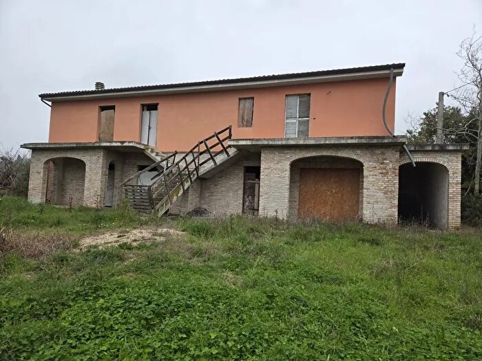 Casa con 8 locali in vendita in Strada Provinciale, Montecosaro