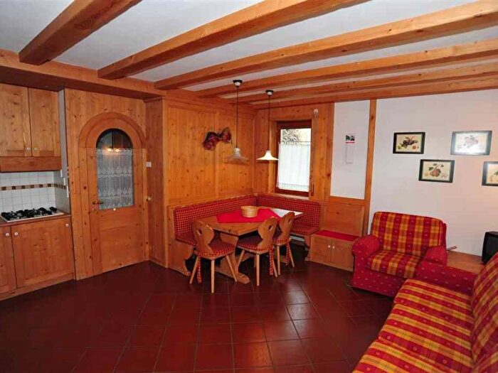 Appartamento trilocale in affitto in Via Belvedere, Canove Di Roana, Roana