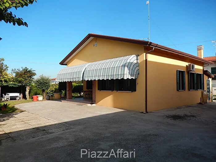 Casa trilocale in vendita in Via Fratelli Sanguinazzi, Piove Di Sacco