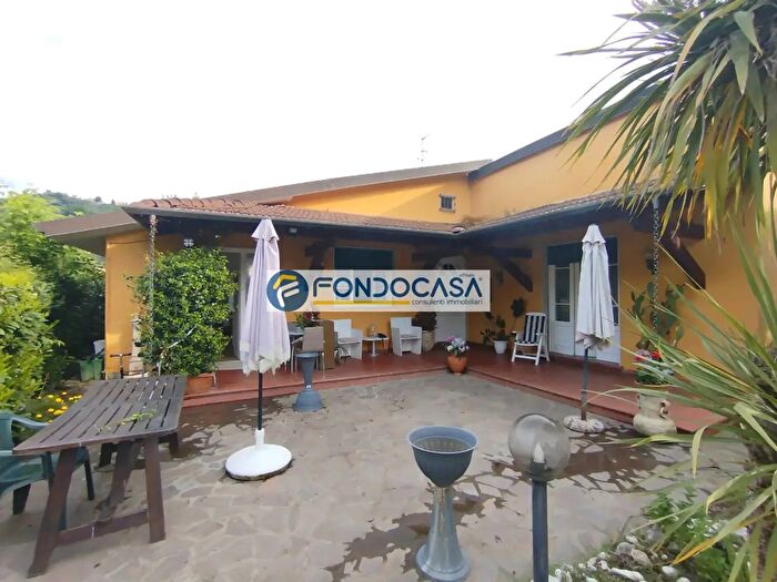 Casa con 7 locali in vendita in Via dei Borghi, Massarosa