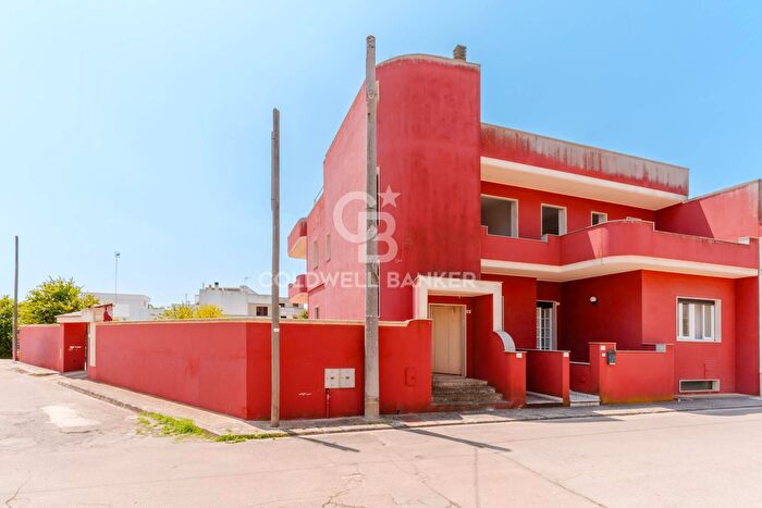 Casa con 8 locali in vendita in Via Livorno, Miggiano